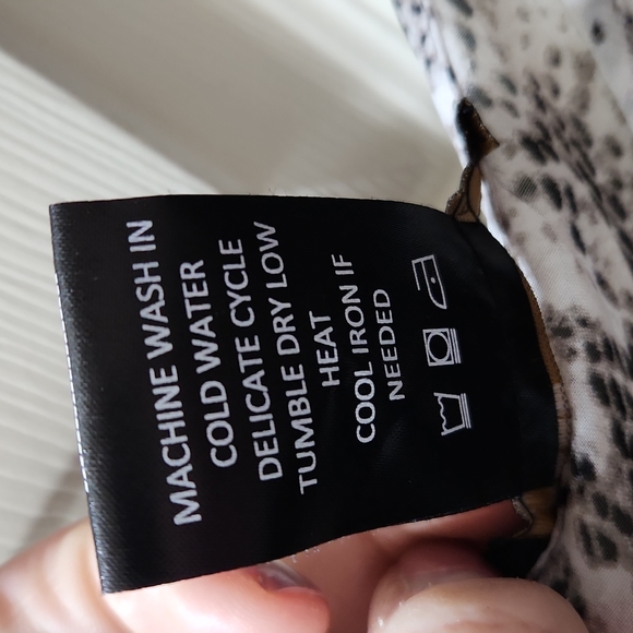 BCBG Maxazria cover-up - Picture 8 of 11